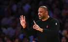 改写标题：三分高手失业，场均14+2，欲留NBA，火箭锋线人才济济。
